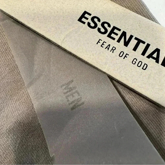 Fear of God Essentials Men’s T-shirt Desert Taupe Size Large NEW With Tags - Picture 6 of 11